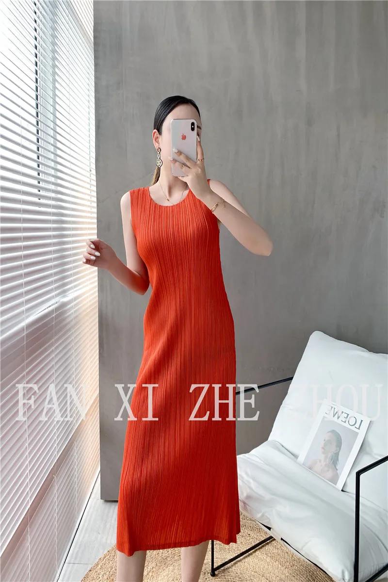 HOT SELLING pleated miyake fashion o-neck sleeveless solid pleated Base Straight dress IN STOCK
HOT SELLING pleated miyake fashion o-neck sleeveless solid pleated Base Straight dress IN STOCK