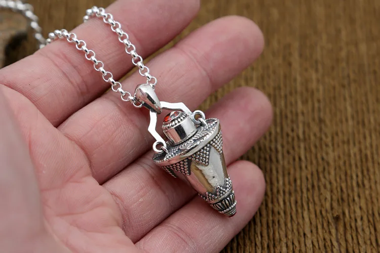 S925 sterling silver jewelry vintage Thai silver fashion men and women stupa black box sweater chain pendant
S925 sterling silver jewelry vintage Thai silver fashion men and women stupa black box sweater chain pendant