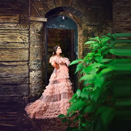 Pink Tiered Maternity Gowns Sexy See Thru Short Sleeves Floor Length With Train V Neck Bridal Pregnancy Robes
Pink Tiered Maternity Gowns Sexy See Thru Short Sleeves Floor Length With Train V Neck Bridal Pregnancy Robes