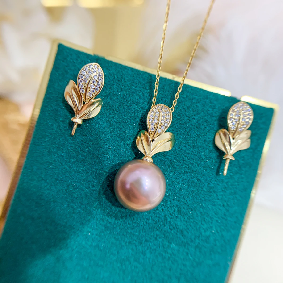 2021 New Arrival Leaf Design Pearl Pendant+Earrings Fittings Women DIY Handmade Making Jewelry Accessories
2021 New Arrival Leaf Design Pearl Pendant+Earrings Fittings Women DIY Handmade Making Jewelry Accessories