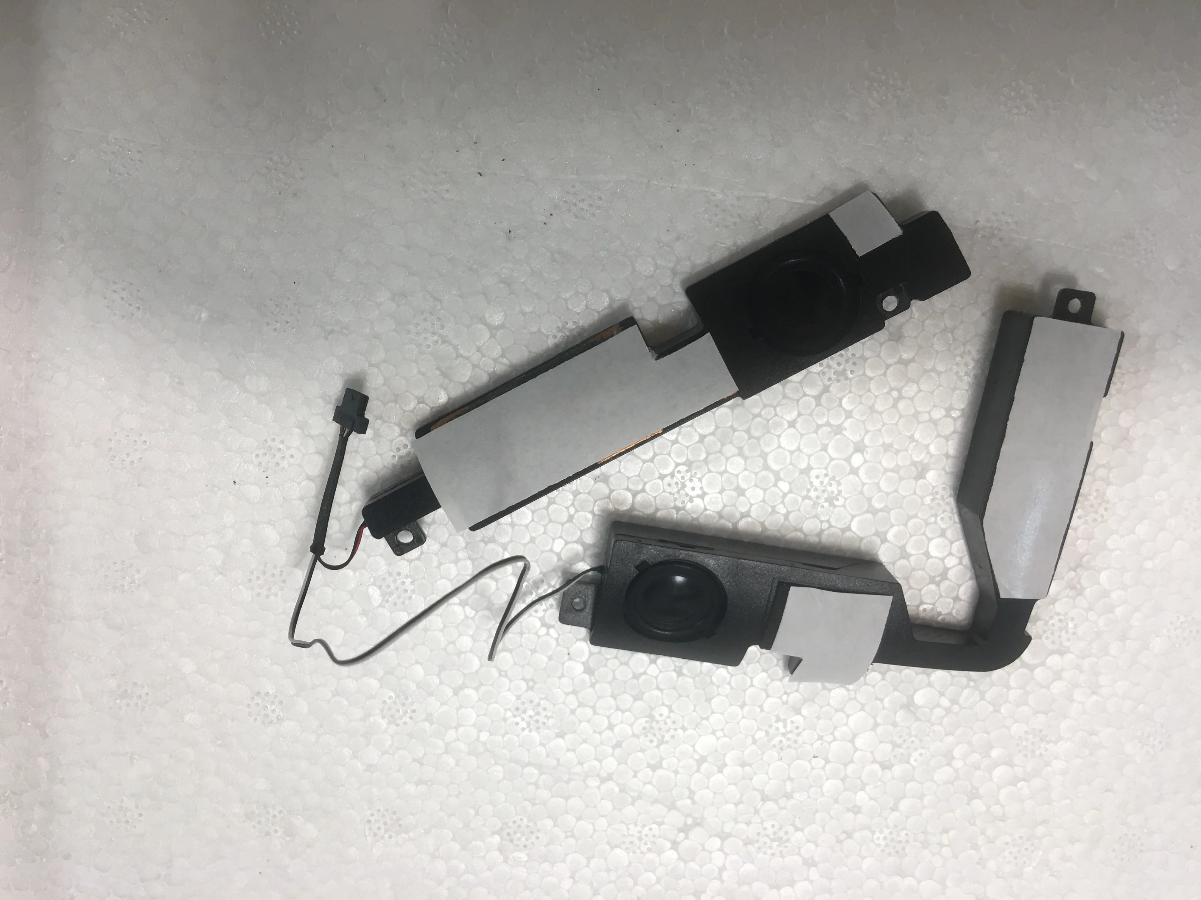 Новый комплект динамиков для ASUS X555 K555 Y583 W509 VM510 W519L R557L левый и правый
Новый комплект динамиков для ASUS X555 K555 Y583 W509 VM510 W519L R557L левый и правый