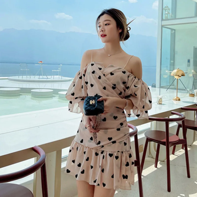 2022 Fashion Spring Summer Sexy Off-Shoulder Puff Sleeve Mini Dress Women Sweet Love Print Ruffled Suspender Dress
2022 Fashion Spring Summer Sexy Off-Shoulder Puff Sleeve Mini Dress Women Sweet Love Print Ruffled Suspender Dress
