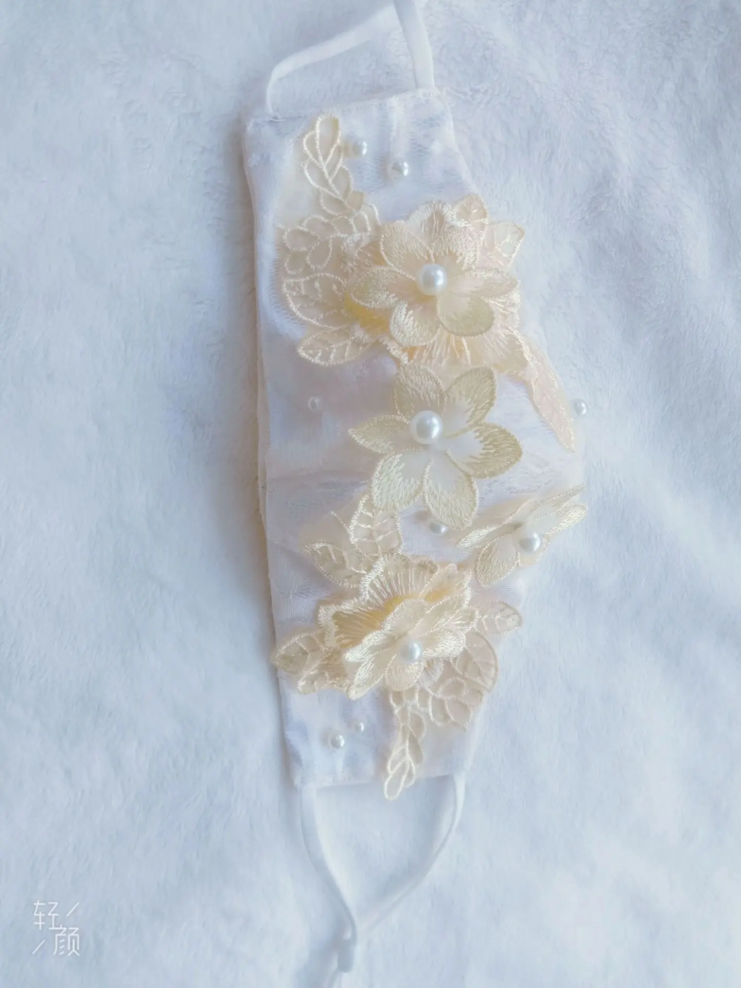 White pearl Wedding Mask Stereoscopic Flower Hang-ear Face Jewelry For Women Blended Fabric Elegant Mask Accessories Party
White pearl Wedding Mask Stereoscopic Flower Hang-ear Face Jewelry For Women Blended Fabric Elegant Mask Accessories Party