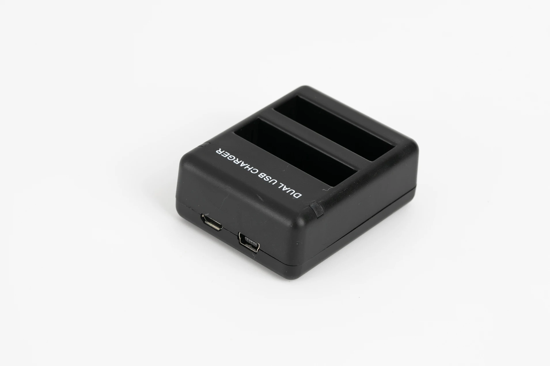 Док-станция с двумя USB-портами для зарядки и кабелем для экшн-камеры Gopro Hero 4
Док-станция с двумя USB-портами для зарядки и кабелем для экшн-камеры Gopro Hero 4