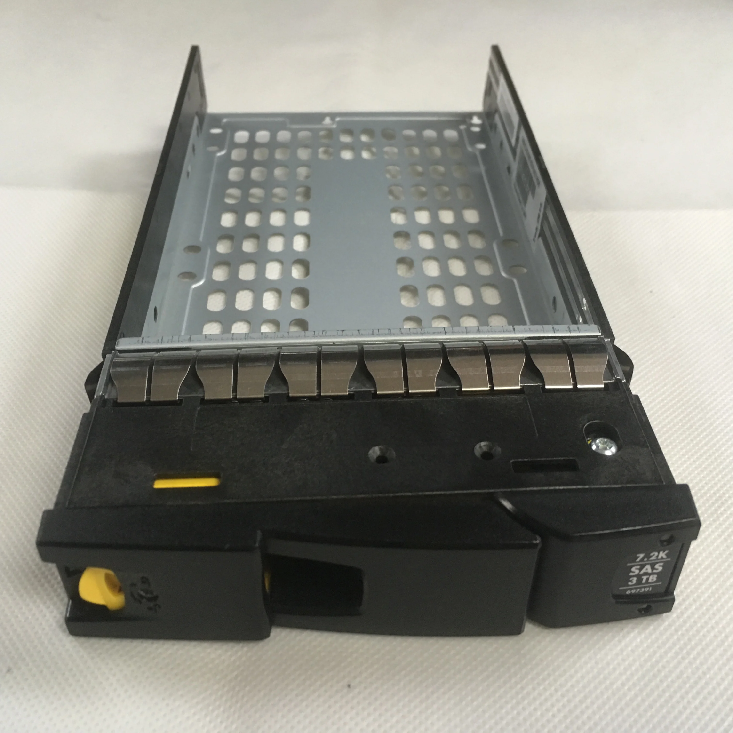 For HP HPE 3par StoreServ M6720 Drive Tray Caddy 3.5" LFF P/N:710387-001 0974240 W Screw
For HP HPE 3par StoreServ M6720 Drive Tray Caddy 3.5" LFF P/N:710387-001 0974240 W Screw
