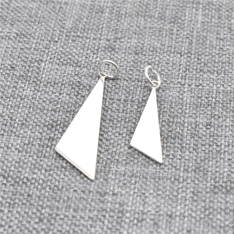 10 Pieces of 925 Sterling Silver Smooth Triangle Charms for Bracelet Necklace Earring
10 Pieces of 925 Sterling Silver Smooth Triangle Charms for Bracelet Necklace Earring