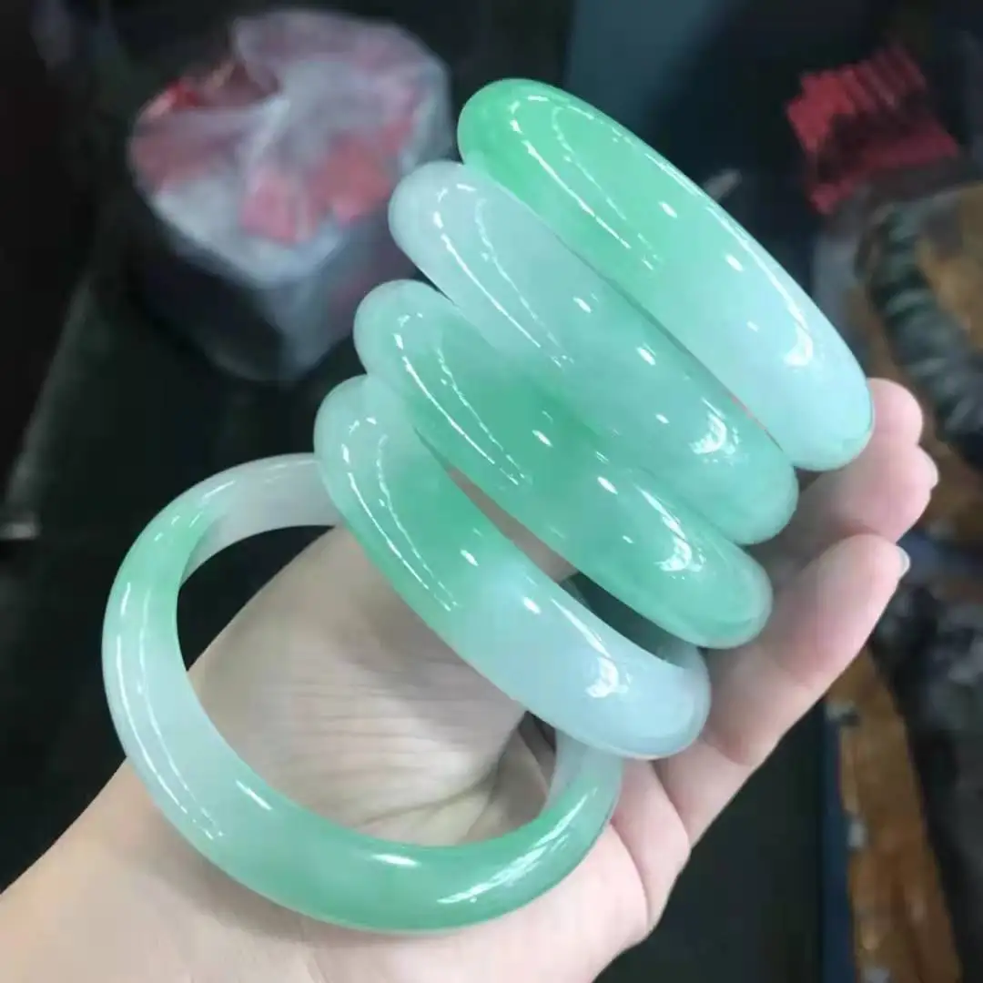 2021 Class A Natural jadeite Floating green bangles handcarved jade bangle jewelry jadeite bangles Real jade women gift bracelet
2021 Class A Natural jadeite Floating green bangles handcarved jade bangle jewelry jadeite bangles Real jade women gift bracelet