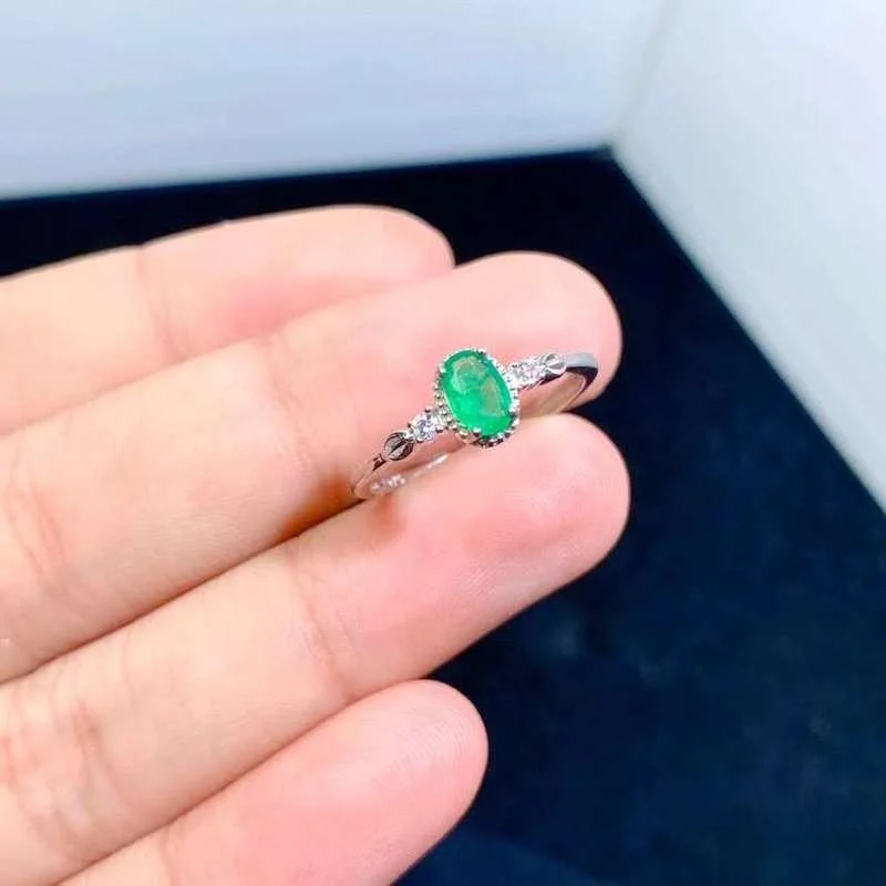 New Woman Ring, Natural Emerald, Good Color, Beautiful Color, 925 Silver
New Woman Ring, Natural Emerald, Good Color, Beautiful Color, 925 Silver