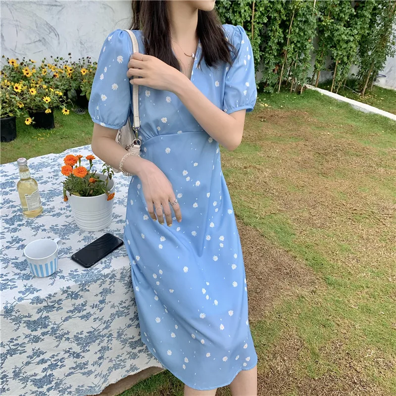 Women's Summer 2021 New Retro French Puff Sleeve Dress V-neck Waist Thin Mid-length Dress Print High Waist Back Tie Dress Female
Women's Summer 2021 New Retro French Puff Sleeve Dress V-neck Waist Thin Mid-length Dress Print High Waist Back Tie Dress Female