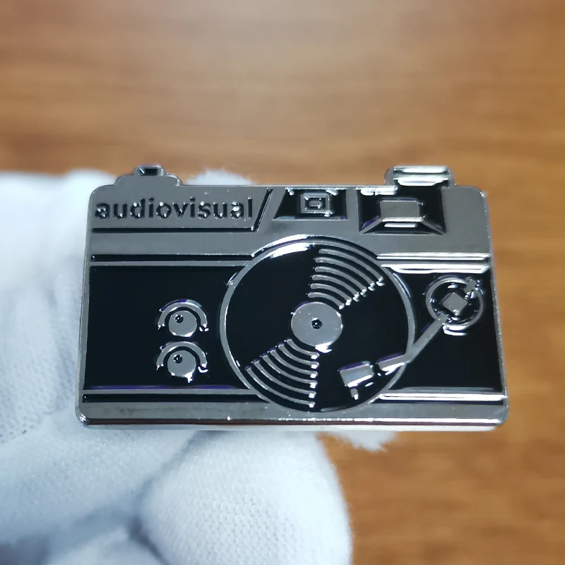 Виниловый проигрыватель для видеокамер Old-school с эмалированными контактами для фотографов и музыки
Виниловый проигрыватель для видеокамер Old-school с эмалированными контактами для фотографов и музыки