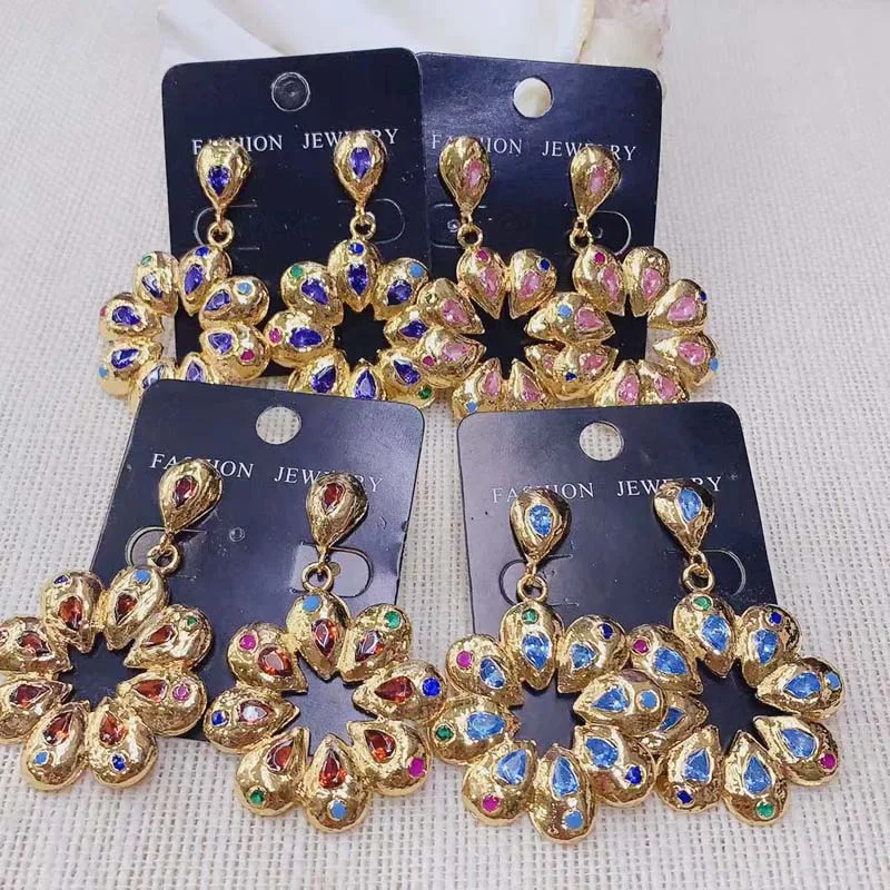 Shiny Zircon Earrings New Fashion Personality Exaggerated Drop Petal Copper Gold Plated 3pairs Can Mix Color
Shiny Zircon Earrings New Fashion Personality Exaggerated Drop Petal Copper Gold Plated 3pairs Can Mix Color