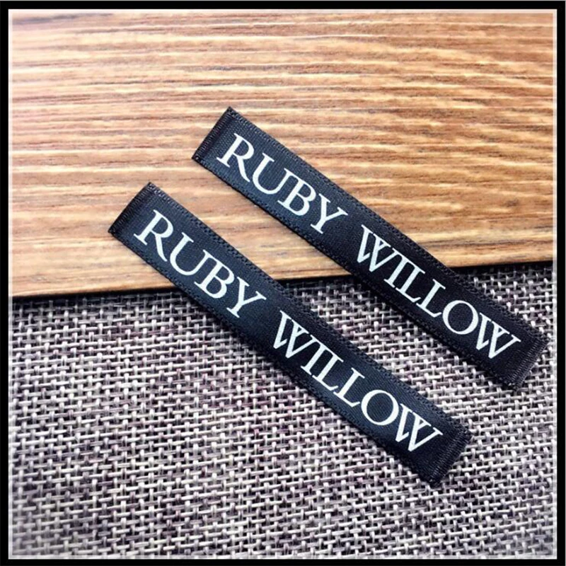 Sew on End Fold Soft Tags Custom Printed White satin Fabric Black color Ribbon Neck Labels for Clothing free shipping
Sew on End Fold Soft Tags Custom Printed White satin Fabric Black color Ribbon Neck Labels for Clothing free shipping