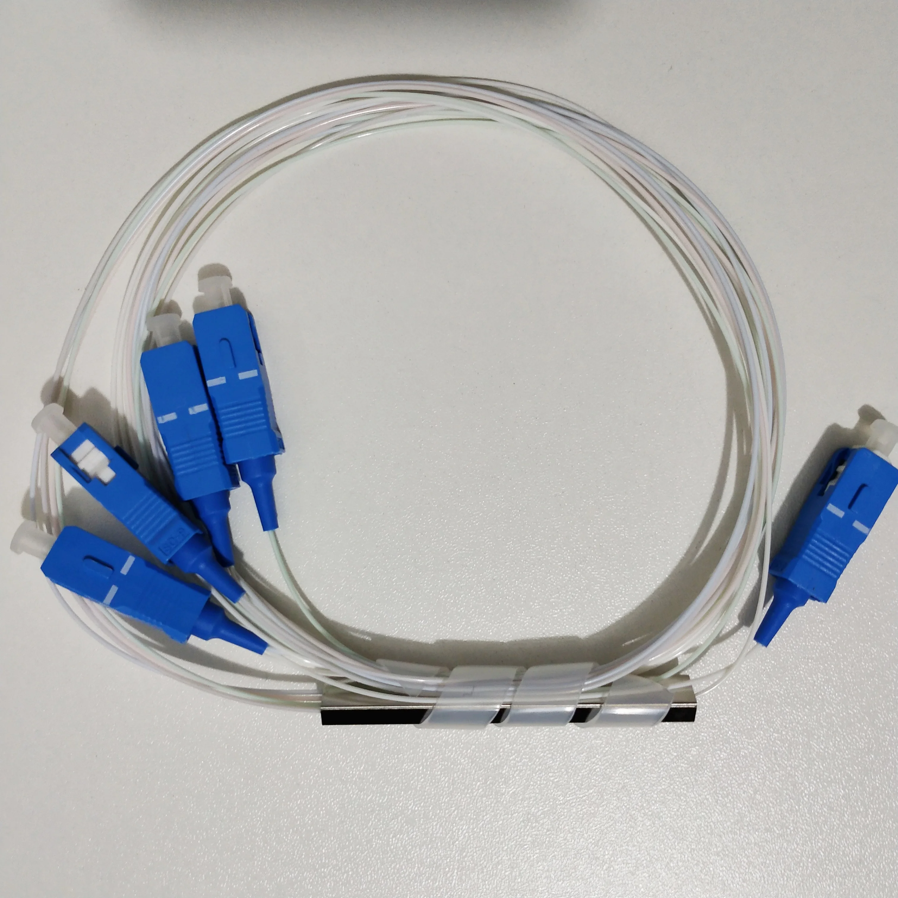 Factory price 70pcs/Lot fiber optic PLC splitter 1x4 SC/UPC blue connector free shipping
Factory price 70pcs/Lot fiber optic PLC splitter 1x4 SC/UPC blue connector free shipping