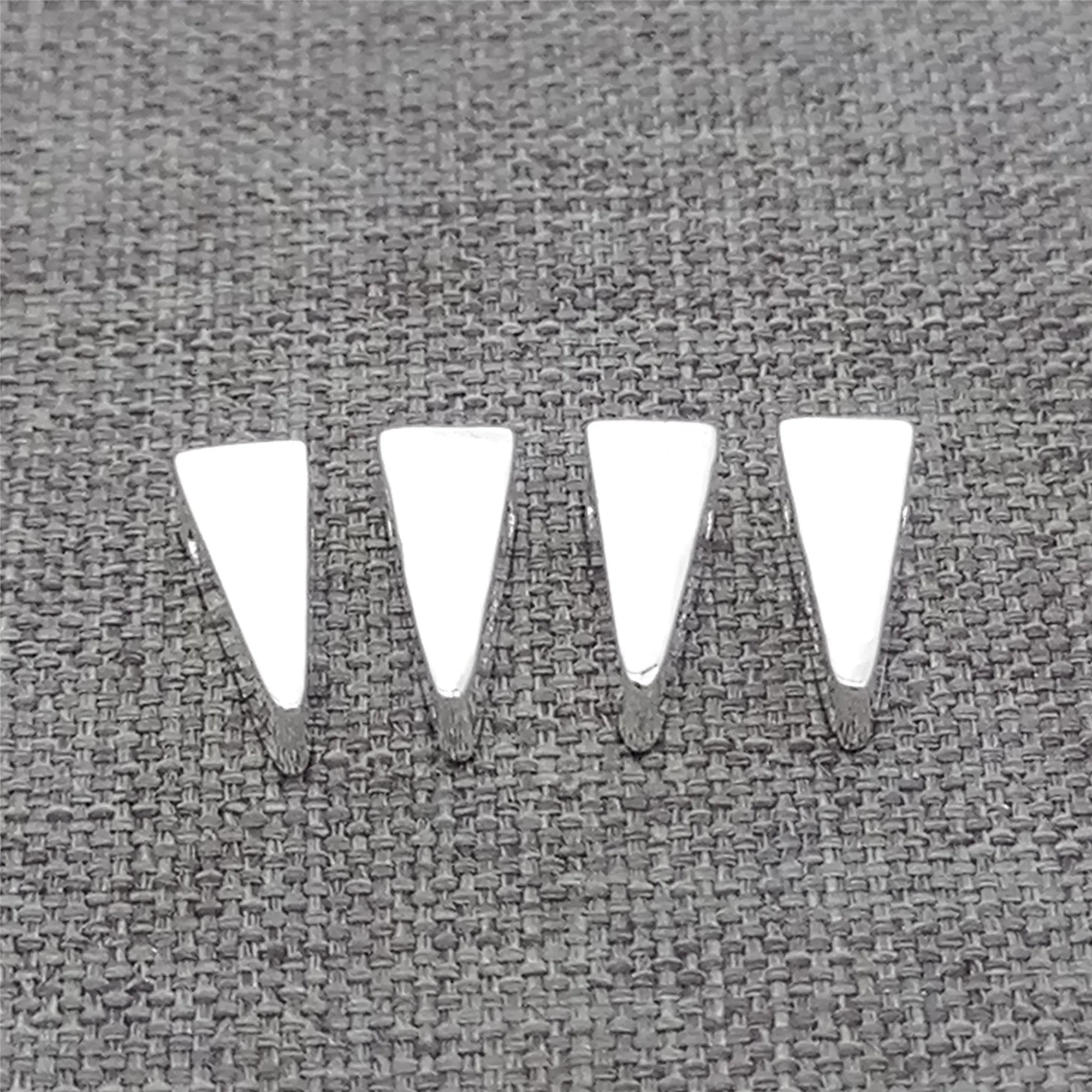 4pcs of 925 Sterling Silver Plain Triangle Spike Beads for Bracelet Necklace
4pcs of 925 Sterling Silver Plain Triangle Spike Beads for Bracelet Necklace