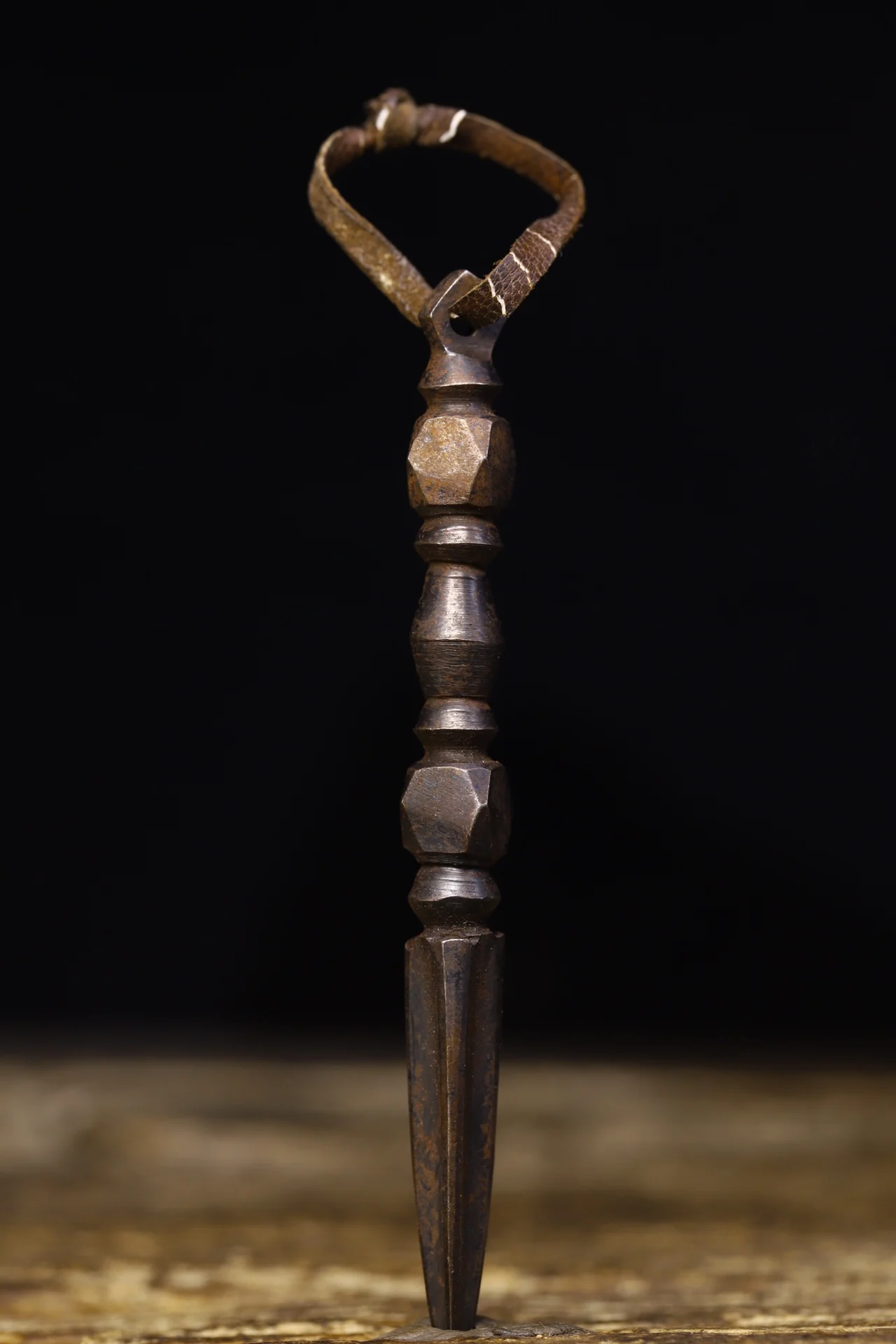 4"Tibetan Temple Collection Old Tiantie Cinnabar Dorje Vajra Phurba Amulet Dharma Pendant Town House Exorcism
4"Tibetan Temple Collection Old Tiantie Cinnabar Dorje Vajra Phurba Amulet Dharma Pendant Town House Exorcism