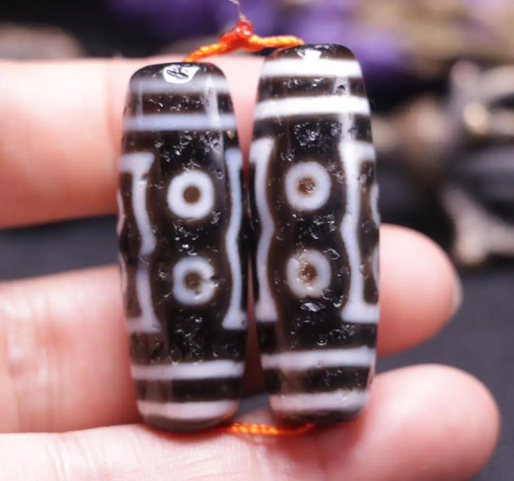 A Pair Rare Pattern Power Tibetan Old Agate 7 Eye dZi Bead Amulet Totem Pendant LKbrother Sauces Top Quality
A Pair Rare Pattern Power Tibetan Old Agate 7 Eye dZi Bead Amulet Totem Pendant LKbrother Sauces Top Quality