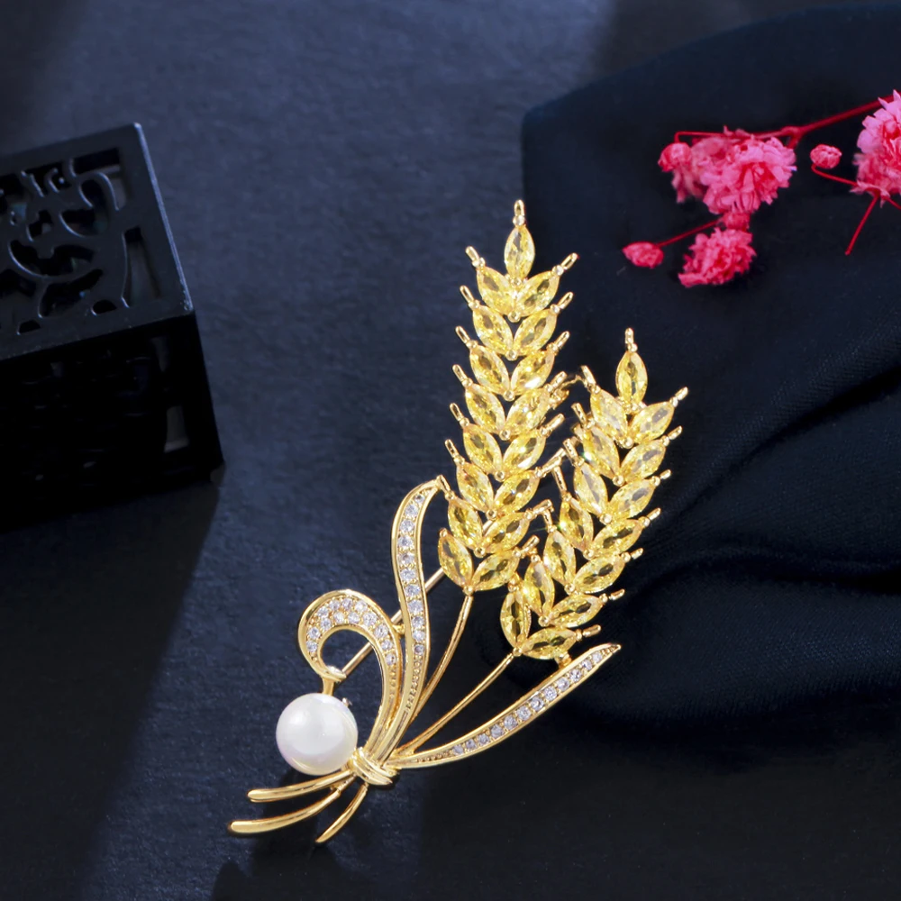 ThreeGraces Luxury Yellow Cubic Zirconia Wheat Pearl Brooch Pins for Women Fashion Autumn Winter Party Jewelry Accessories XZ017
ThreeGraces Luxury Yellow Cubic Zirconia Wheat Pearl Brooch Pins for Women Fashion Autumn Winter Party Jewelry Accessories XZ017