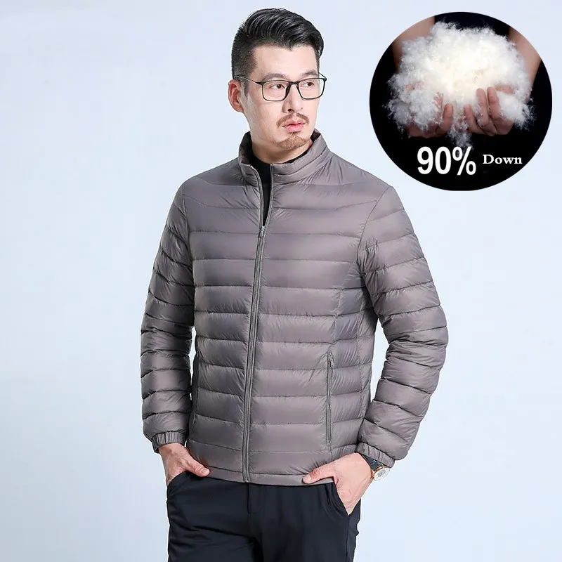 Men's Short Down Jacket Autumn Winter Outdoor Ultra Thin Warm Cotton Clothes Youth Large Size Stand Collar Casual Down Coat Tops
Men's Short Down Jacket Autumn Winter Outdoor Ultra Thin Warm Cotton Clothes Youth Large Size Stand Collar Casual Down Coat Tops