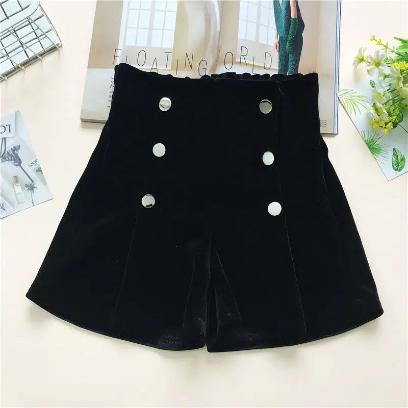 Women spring and autumn velvet shorts high waist all match buttons black short trousers loose bottom hot shorts 2021
Women spring and autumn velvet shorts high waist all match buttons black short trousers loose bottom hot shorts 2021