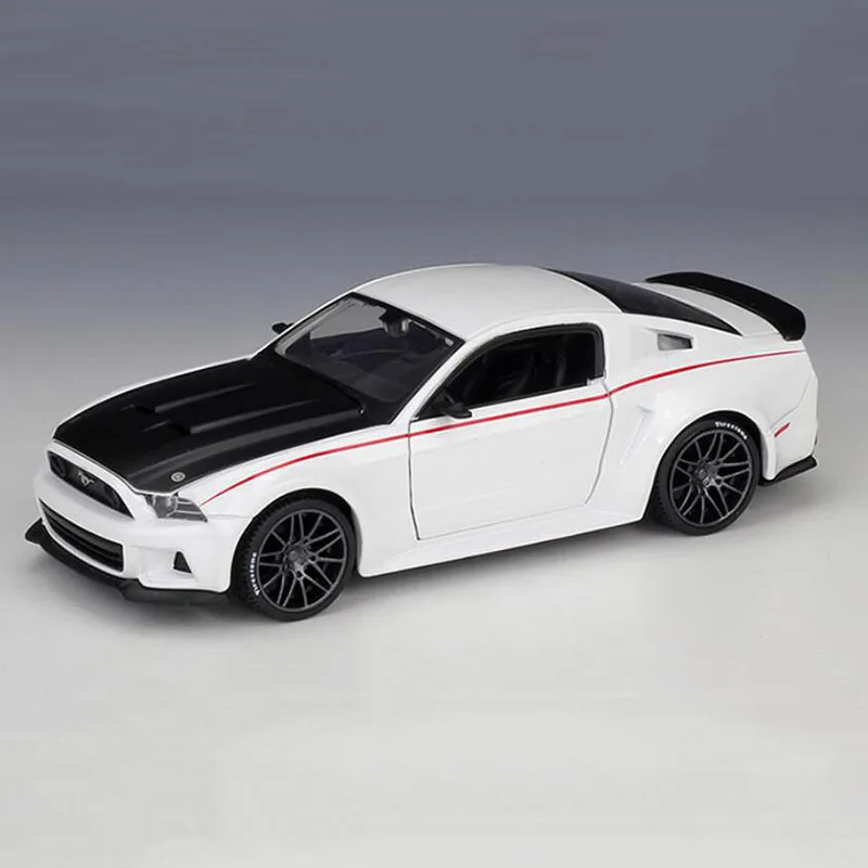 1/24 Metal Alloy Classic Car Diecast Model 2014 Ford Street Racer Toy Collection Toy for Kid Child Home Decoration shows
1/24 Metal Alloy Classic Car Diecast Model 2014 Ford Street Racer Toy Collection Toy for Kid Child Home Decoration shows