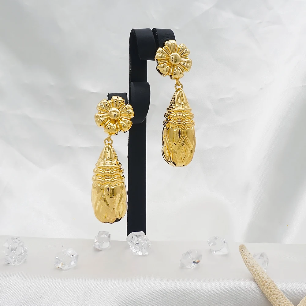 Trendy Earrings 2020 Copper Drop Hanging Earring For Women New Design High Quality Gold Earings Costume Jewelry
Trendy Earrings 2020 Copper Drop Hanging Earring For Women New Design High Quality Gold Earings Costume Jewelry