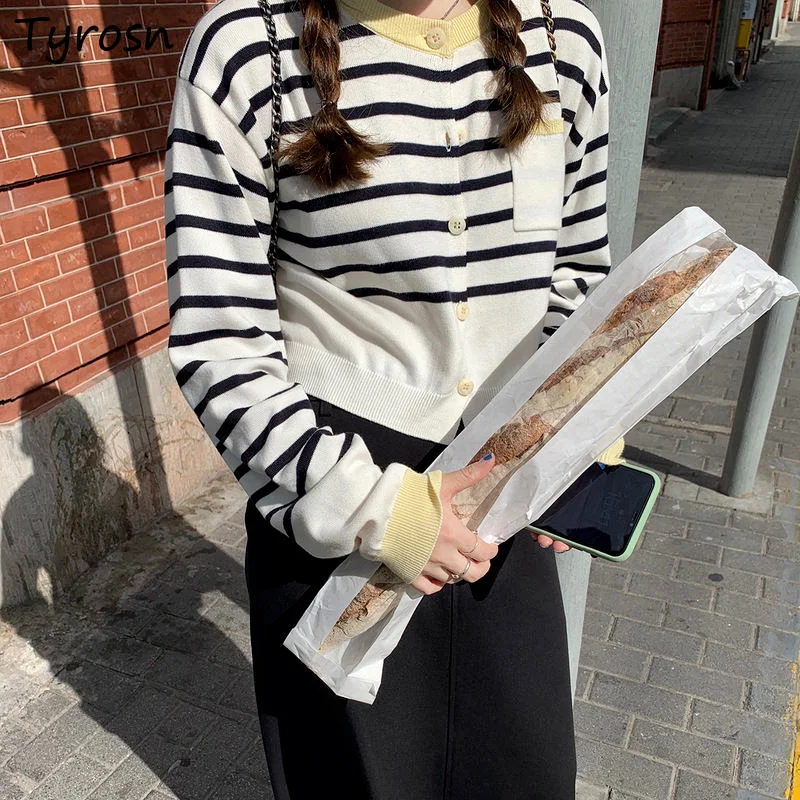 Striped Pullovers Women All-match Japanese Style Chic Students Sweet Spring Single-breasted Design Cropped Sweaters Kawaii Retro
Striped Pullovers Women All-match Japanese Style Chic Students Sweet Spring Single-breasted Design Cropped Sweaters Kawaii Retro