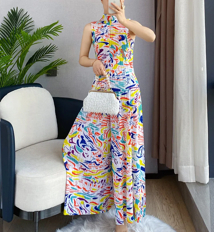 HOT SELLING Miyake fold fashion sleeveless T-shirts + stripe pants print two-piece suit IN STOCK
HOT SELLING Miyake fold fashion sleeveless T-shirts + stripe pants print two-piece suit IN STOCK