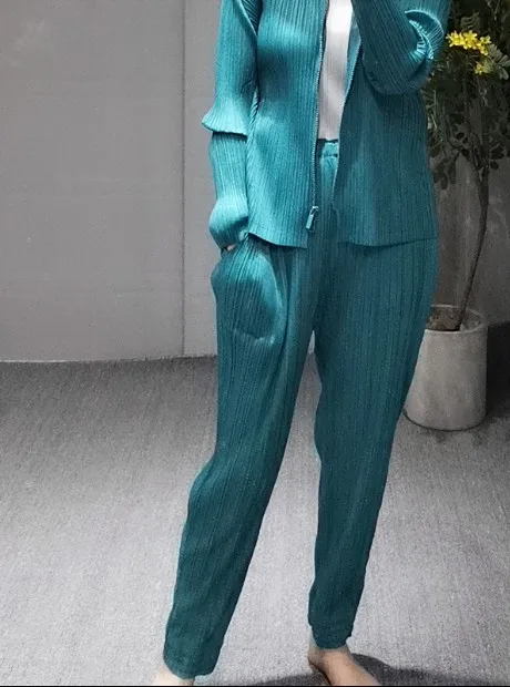 HOT SELLING Miyake Fashion pure color ankle-length pocket harem pants IN STOCK
HOT SELLING Miyake Fashion pure color ankle-length pocket harem pants IN STOCK