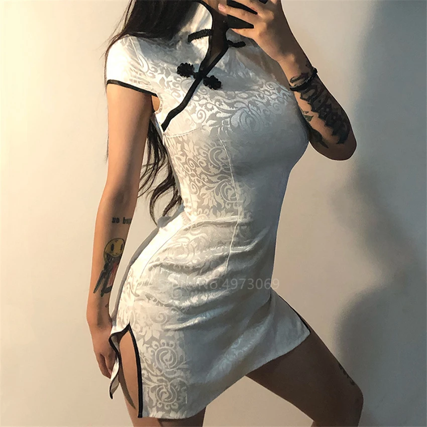 Chinese Traditional Dress for Women Gothic Sexy Slim Mini Cheongsams Party Retro Fashion Solid Embroidery Short Sleeve Qipao
Chinese Traditional Dress for Women Gothic Sexy Slim Mini Cheongsams Party Retro Fashion Solid Embroidery Short Sleeve Qipao