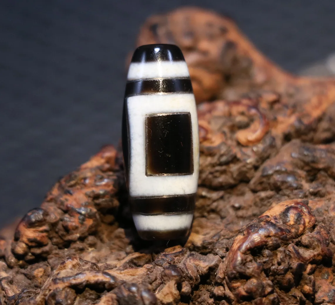 Magic Power Energy Tibetan Old Oily Agate Patina Silver Inlaid Heaven&Earth dZi Bead Fit For Making Bracelet
Magic Power Energy Tibetan Old Oily Agate Patina Silver Inlaid Heaven&Earth dZi Bead Fit For Making Bracelet