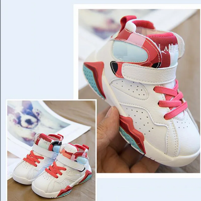 Children's sports shoes autumn and winter new boys high-top non-slip basketball shoes girls plus velvet two cotton casual shoes
Children's sports shoes autumn and winter new boys high-top non-slip basketball shoes girls plus velvet two cotton casual shoes