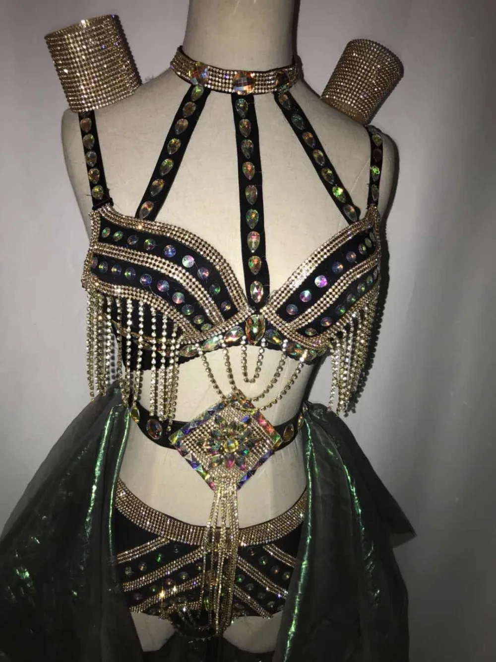 sexy female costumes Sparkly Tassels Crystals set Nightclub Bar DJ Singer DS Costume Dancer Jazz performance stage outfit
sexy female costumes Sparkly Tassels Crystals set Nightclub Bar DJ Singer DS Costume Dancer Jazz performance stage outfit