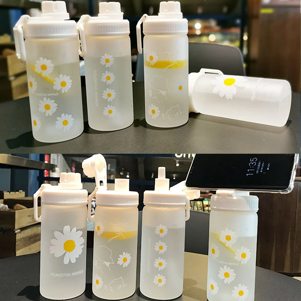 600ml Small Daisy Transparent Plastic Water Bottles with Straw Creative Frosted Water Bottle With Portable Rope Travel Tea Cup
600ml Small Daisy Transparent Plastic Water Bottles with Straw Creative Frosted Water Bottle With Portable Rope Travel Tea Cup