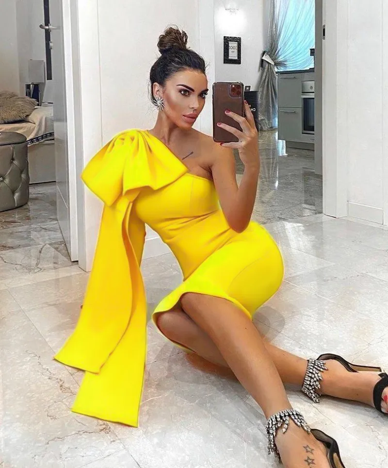 Yellow Homecoming Cocktail Party Dress One Shoulder Sleeves Knee Length Prom Formal Gown Plus Size Robe De Soriee
Yellow Homecoming Cocktail Party Dress One Shoulder Sleeves Knee Length Prom Formal Gown Plus Size Robe De Soriee