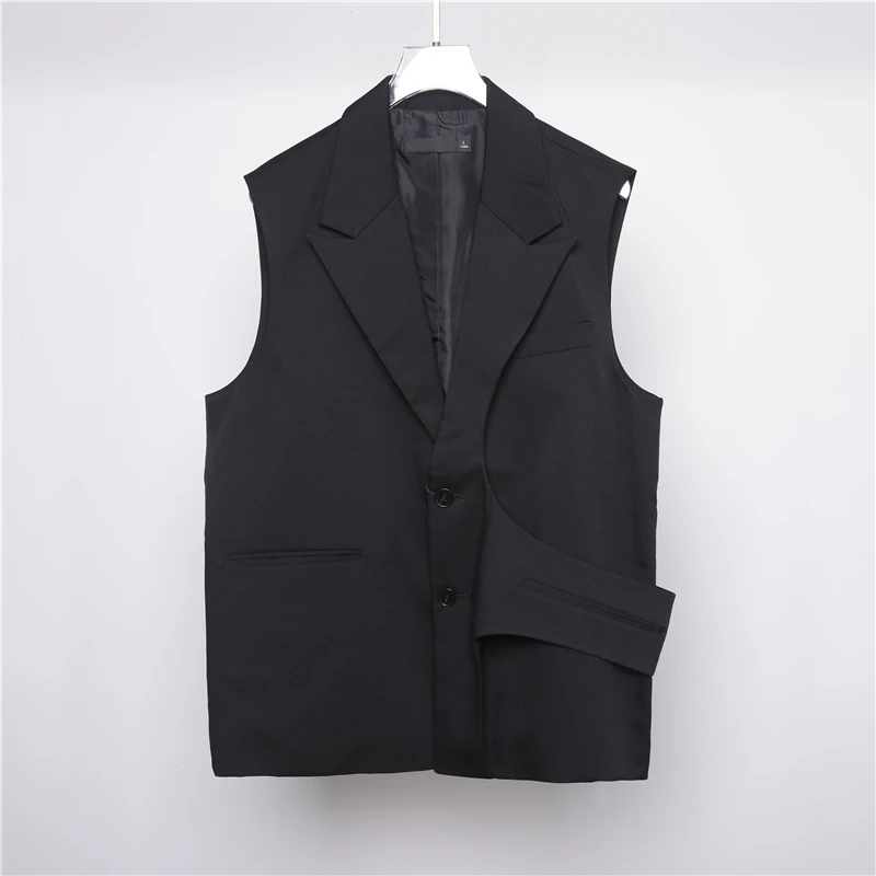 Men Sleeveless Suit Collar Waistcoat Spring And Autumn New Dark Lapel Irregular Coat Personality Magic Button Design Waistcoat
Men Sleeveless Suit Collar Waistcoat Spring And Autumn New Dark Lapel Irregular Coat Personality Magic Button Design Waistcoat