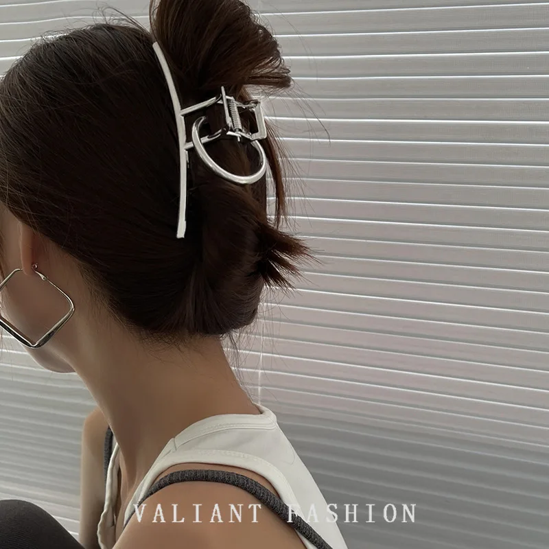 New Korean Style Fashion Circle Metal Women Girls Hair Claw Hair Accessories Women Retro Silver Headwear Hair Clip Ornament
New Korean Style Fashion Circle Metal Women Girls Hair Claw Hair Accessories Women Retro Silver Headwear Hair Clip Ornament