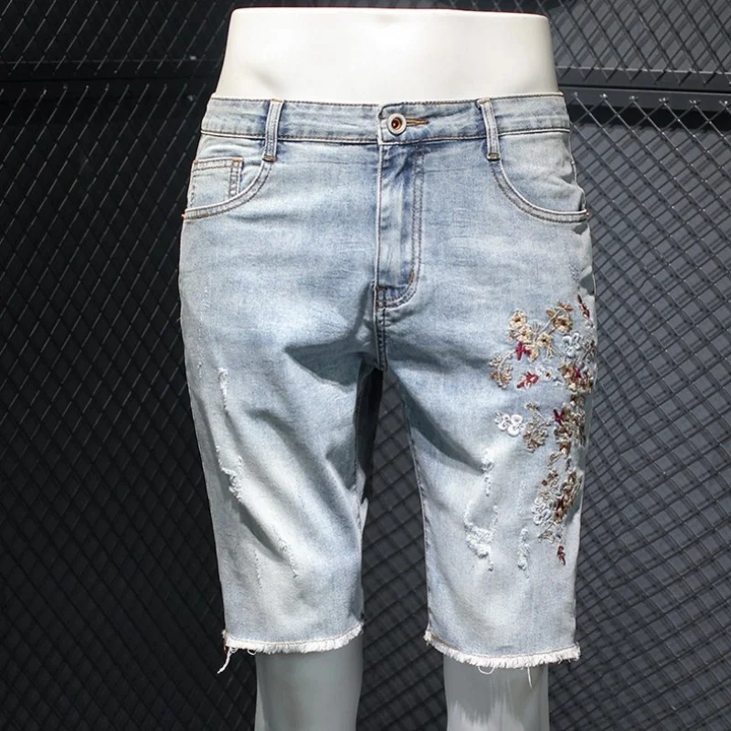 Light Vintage Blue Denim Shorts Men Personality Embroidery Knee Length Straight Trousers Summer Lightweight Casual Mens Jeans
Light Vintage Blue Denim Shorts Men Personality Embroidery Knee Length Straight Trousers Summer Lightweight Casual Mens Jeans