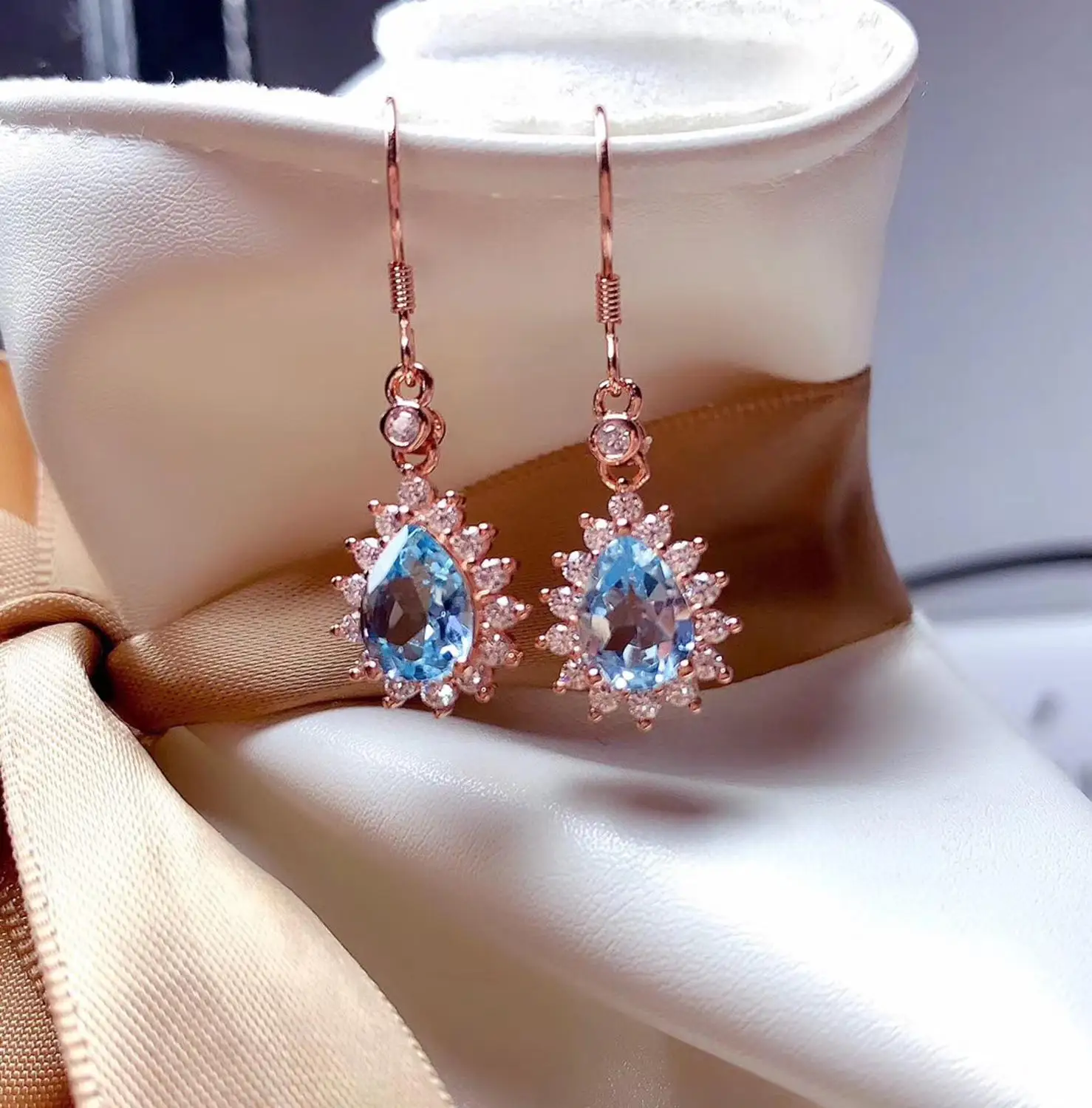 natural And Real Topaz gemstone earrings S925 silver earrings women fashion earrings New year gift
natural And Real Topaz gemstone earrings S925 silver earrings women fashion earrings New year gift