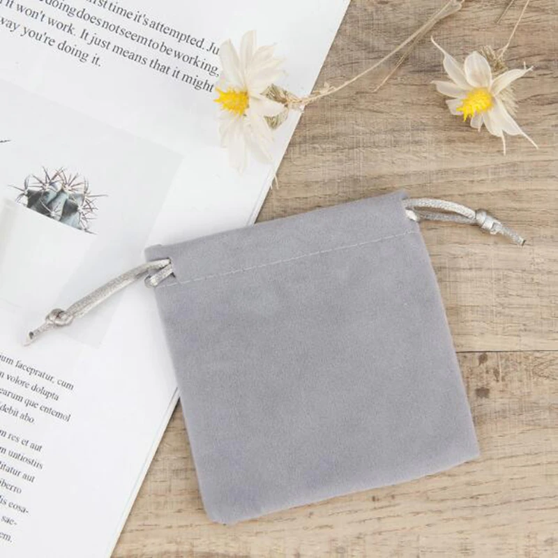 2000pcs/lot Gray Velvet Bags Jewellery Drawstring Bag 10x13 11x14cm Bead Cosmetic Wedding Candy Container Storage Packaging Bags
2000pcs/lot Gray Velvet Bags Jewellery Drawstring Bag 10x13 11x14cm Bead Cosmetic Wedding Candy Container Storage Packaging Bags