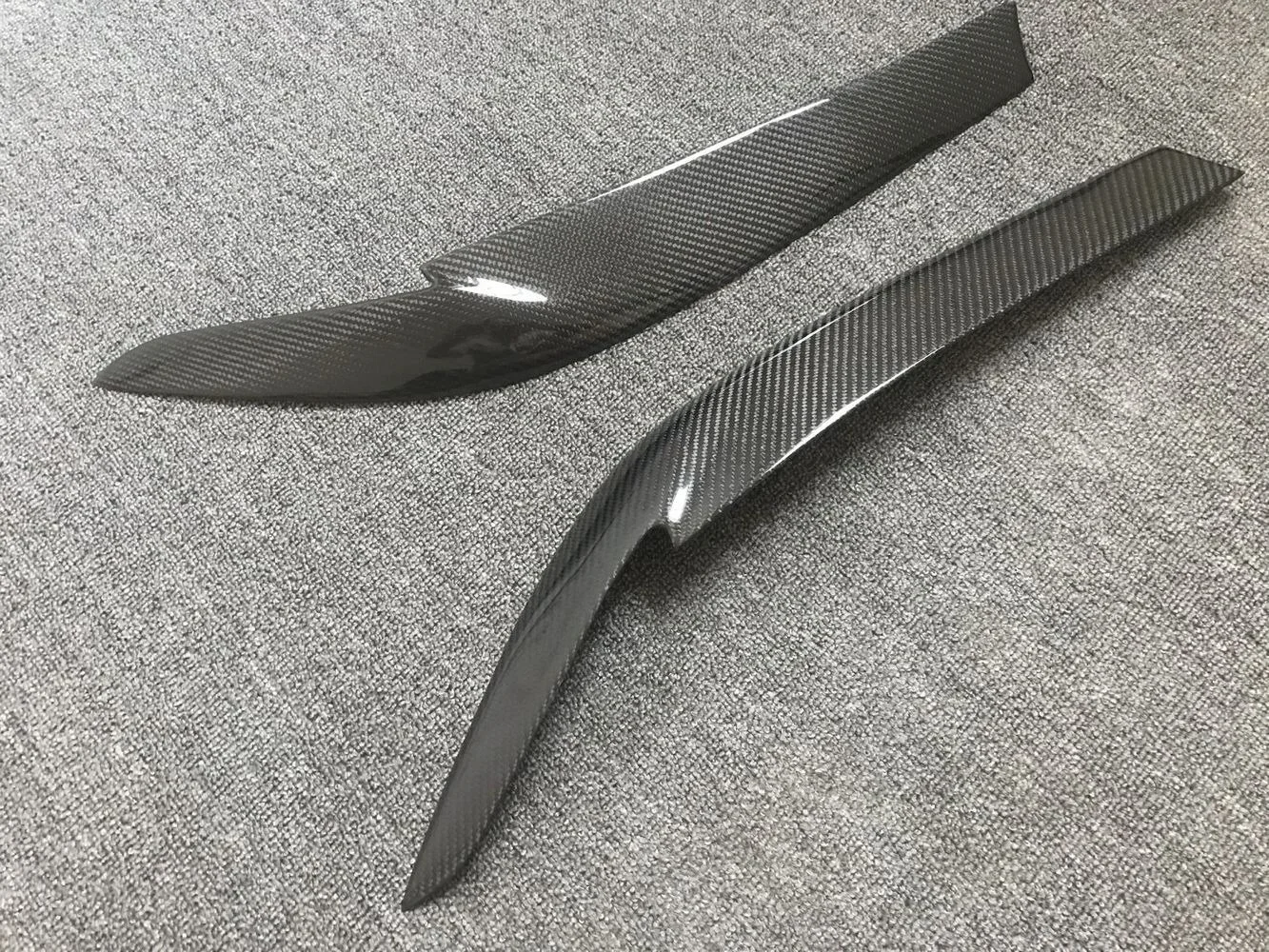 2018 for BMW New 5 Series G30 G38 530li 528 li Carbon Fiber Light Eyebrow Protective Sticker
2018 for BMW New 5 Series G30 G38 530li 528 li Carbon Fiber Light Eyebrow Protective Sticker
