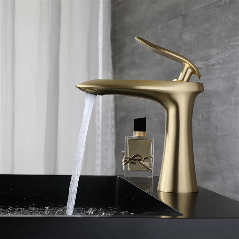 Copper Bathroom Basin Faucet Gold Bathroom Sink Faucet Hot and Cold Water Faucet Single Lever Single Hole Mixer Tap for Home
Copper Bathroom Basin Faucet Gold Bathroom Sink Faucet Hot and Cold Water Faucet Single Lever Single Hole Mixer Tap for Home