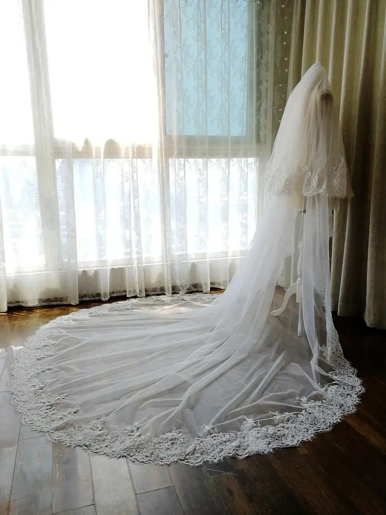 Elegant New Bridal Veils Two Layers White Ivory Cathedral Length Lace Appliqued Edge Bridal Wedding Veil Custom Made Free Comb
Elegant New Bridal Veils Two Layers White Ivory Cathedral Length Lace Appliqued Edge Bridal Wedding Veil Custom Made Free Comb
