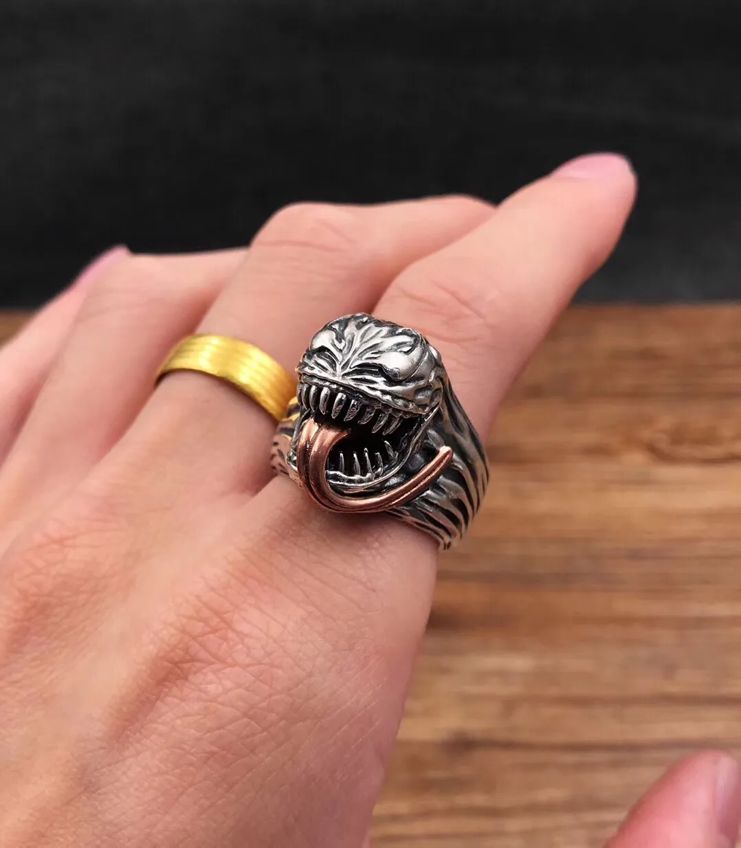 100% S925 Sterling Silver Venom Ring for Men Women Adjustable Size 8-11 Free Shipping Father's Day Gift adjust couple ring
100% S925 Sterling Silver Venom Ring for Men Women Adjustable Size 8-11 Free Shipping Father's Day Gift adjust couple ring