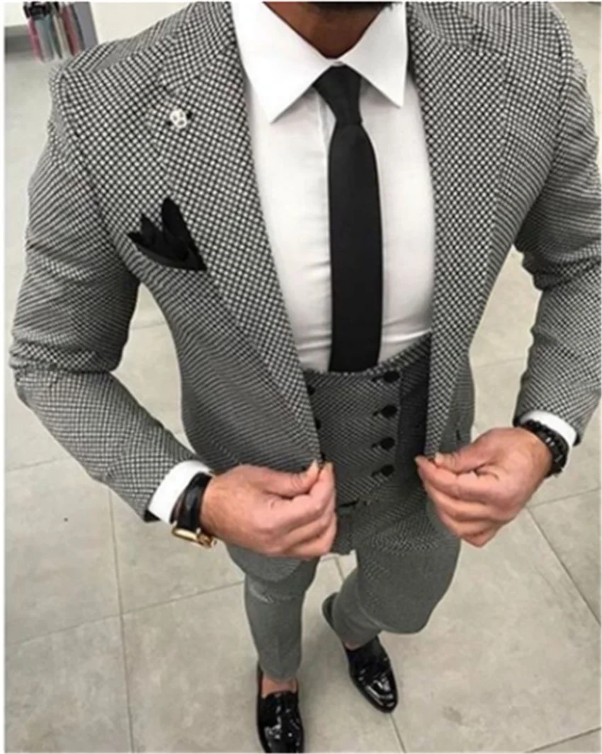 2020 men's three piece jacket, trousers and vest custom fit men's wedding bridegroom best man Tuxedo Suit(Jacket+pants+vest)
2020 men's three piece jacket, trousers and vest custom fit men's wedding bridegroom best man Tuxedo Suit(Jacket+pants+vest)