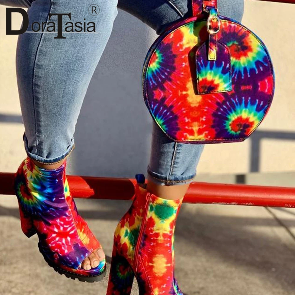 2021 Wholesale Ladies Leisure Party Snake Multicolor Tie-dye Unique Handbags Women Casual Female Bags Circular Purse Package
2021 Wholesale Ladies Leisure Party Snake Multicolor Tie-dye Unique Handbags Women Casual Female Bags Circular Purse Package