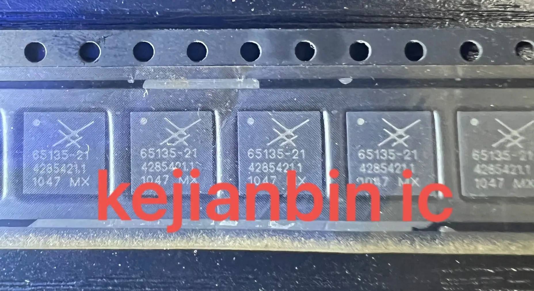 10 ~ 50 шт./лот SKY65135 65135 65135-21 Бриллиантовая новая импортная оригинальная
10 ~ 50 шт./лот SKY65135 65135 65135-21 Бриллиантовая новая импортная оригинальная