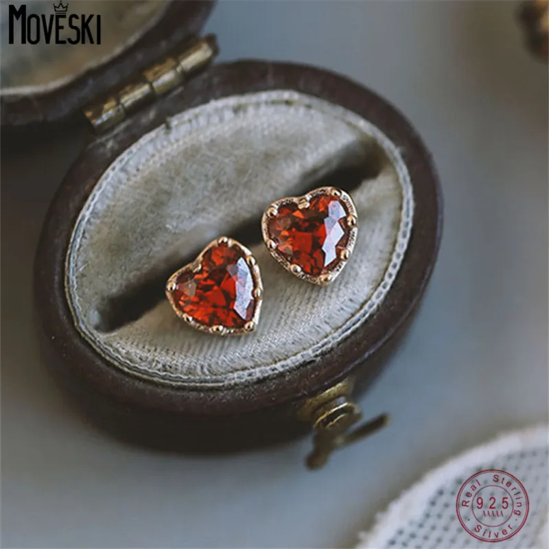 MOVESKI 925 Sterling Silver Sweet Retro Red Zircon Heart Earrings for Women Temperament Wedding Jewelry Gift
MOVESKI 925 Sterling Silver Sweet Retro Red Zircon Heart Earrings for Women Temperament Wedding Jewelry Gift
