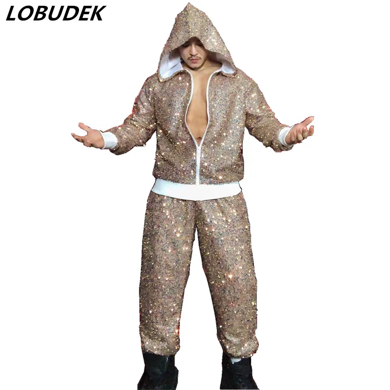 Bar Stage Male Rap Singer Hip Hop Rock Dance Performance Set Glitter Sequins Hooded Jacket Pants 2-Piece Outfit Tide Costume
Bar Stage Male Rap Singer Hip Hop Rock Dance Performance Set Glitter Sequins Hooded Jacket Pants 2-Piece Outfit Tide Costume
