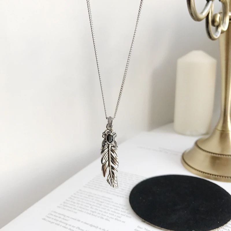 Silvology 925 Sterling Silver Black Zircon Feather Necklace Elegant Fashionable Pendant Necklace for Women Vintage Jewelry Gift
Silvology 925 Sterling Silver Black Zircon Feather Necklace Elegant Fashionable Pendant Necklace for Women Vintage Jewelry Gift