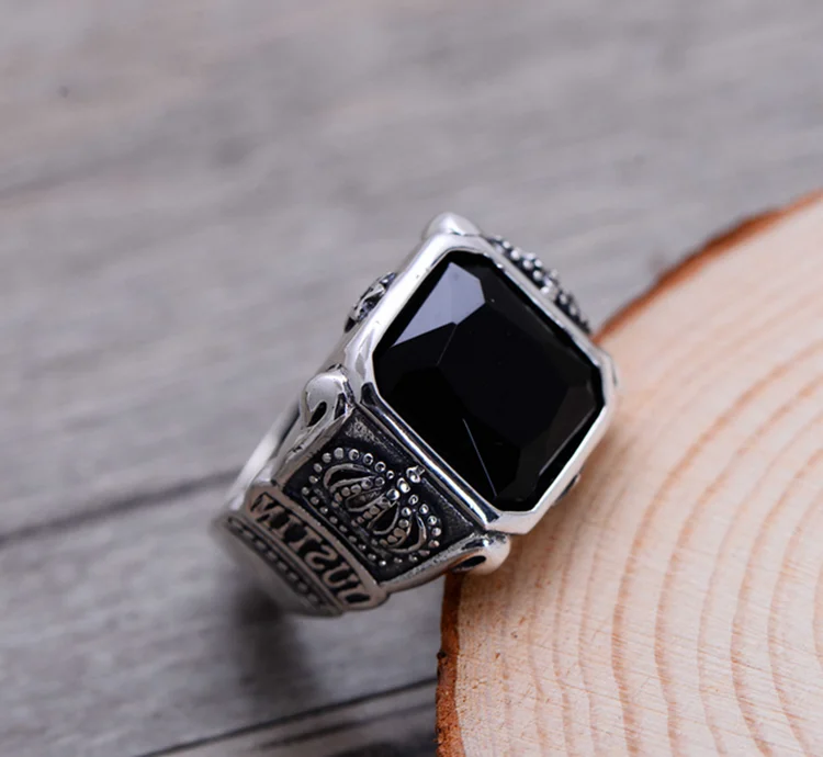 925 sterling silver jewelry vintage Thai silver crown black agate men's ring free shipping
925 sterling silver jewelry vintage Thai silver crown black agate men's ring free shipping